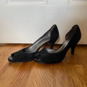 Liz Claiborne Jasmine black peep-toe heels